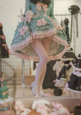 欧美明星长款毛衣街拍_1080免费播放