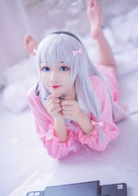 女人迈开腿让男生吃草莓_超清在线播放观看
