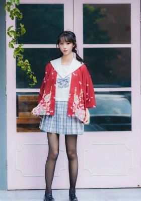 女同学内裤下粉粉嫩嫩的_在线观看电视剧